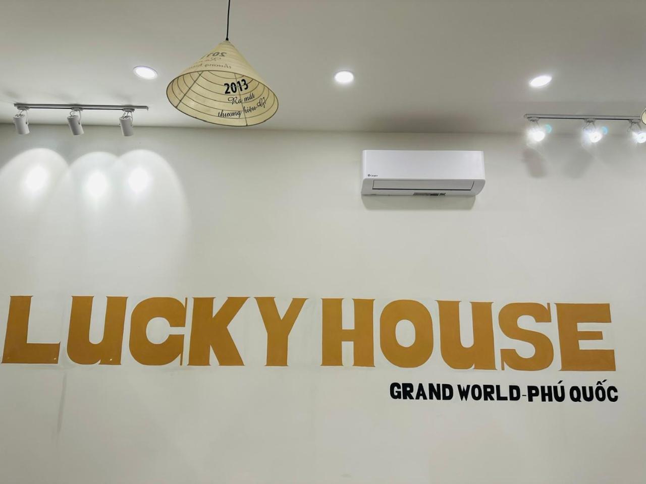 Lucky Phu Quoc Riverside Hotel Grand World Exterior photo